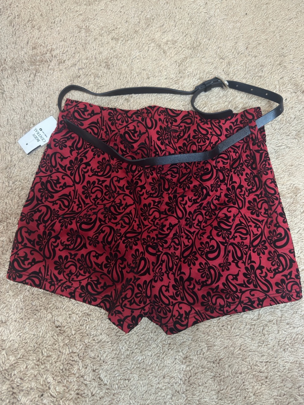 Red and Black Damask Pattern High-Waist Shorts